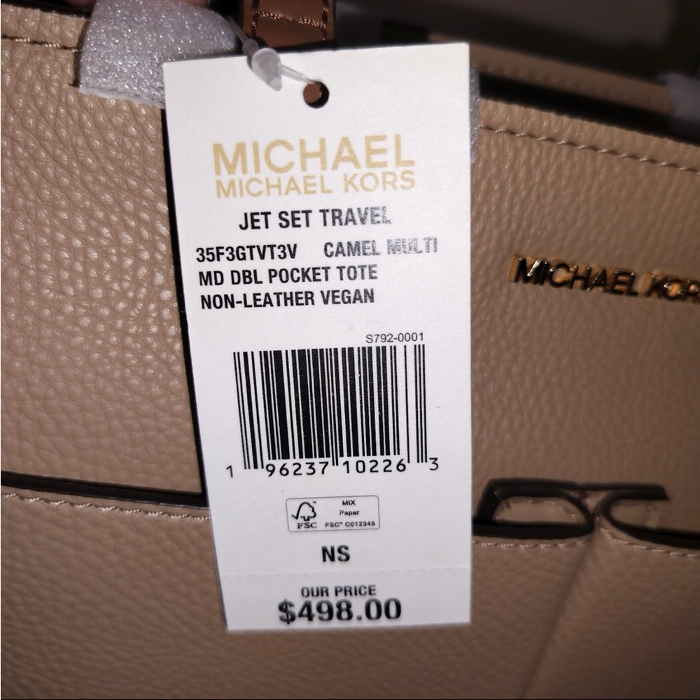 NWT, Michael Kors Jet Set Tote in Pebble Grain Leather - Picture 10 of 10